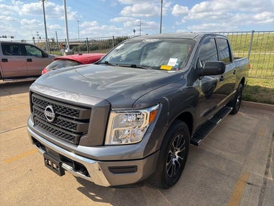 2023 Nissan Titan SV
