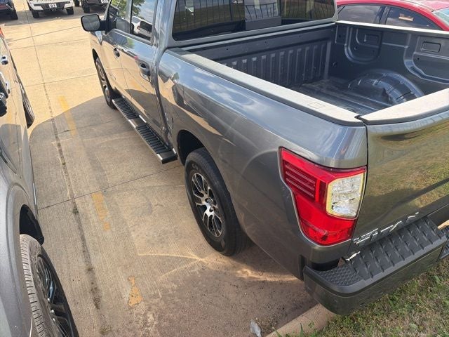 2023 Nissan Titan SV