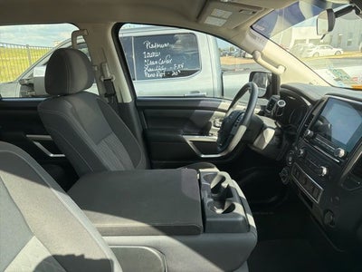 2023 Nissan Titan SV