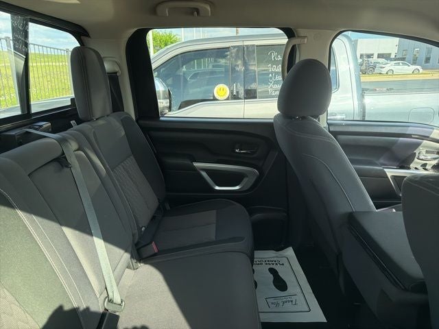 2023 Nissan Titan SV