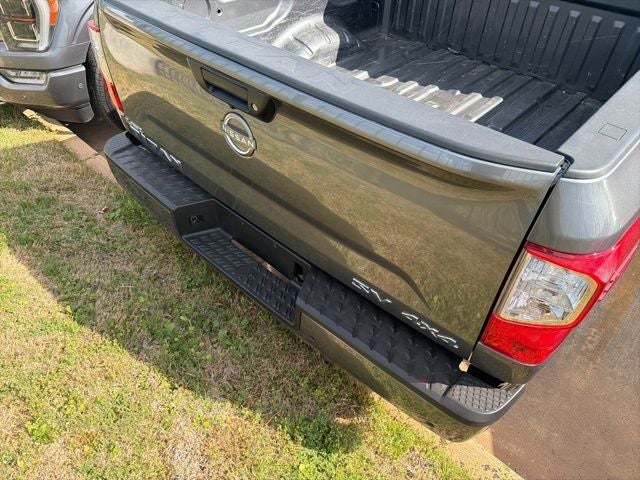 2023 Nissan Titan SV