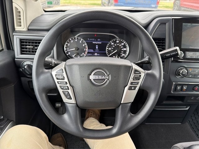 2023 Nissan Titan SV