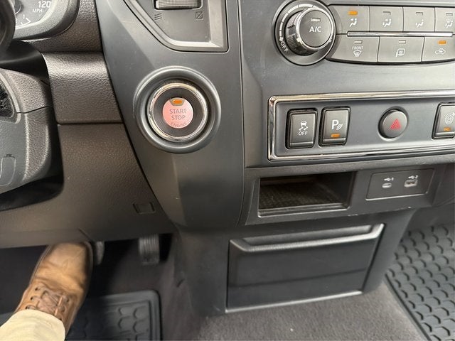 2023 Nissan Titan SV