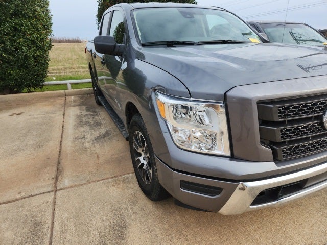 2023 Nissan Titan SV