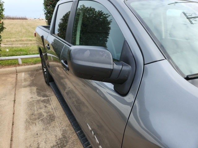 2023 Nissan Titan SV