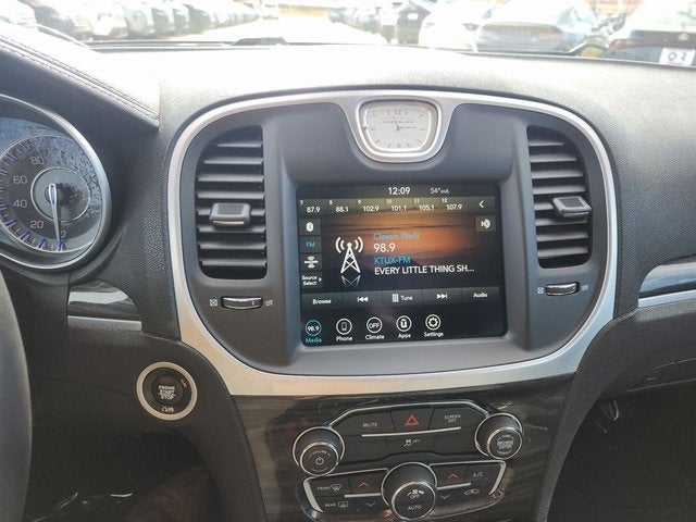 2022 Chrysler 300 Touring