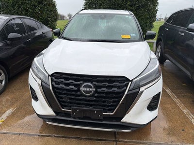 2023 Nissan Kicks SR