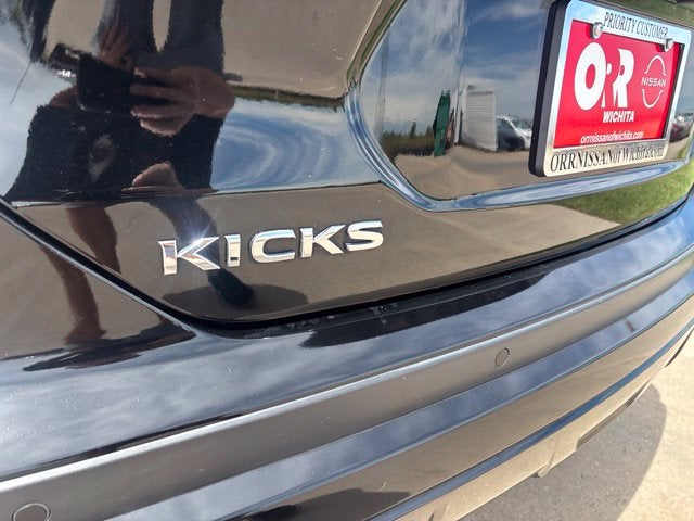 2023 Nissan Kicks SR