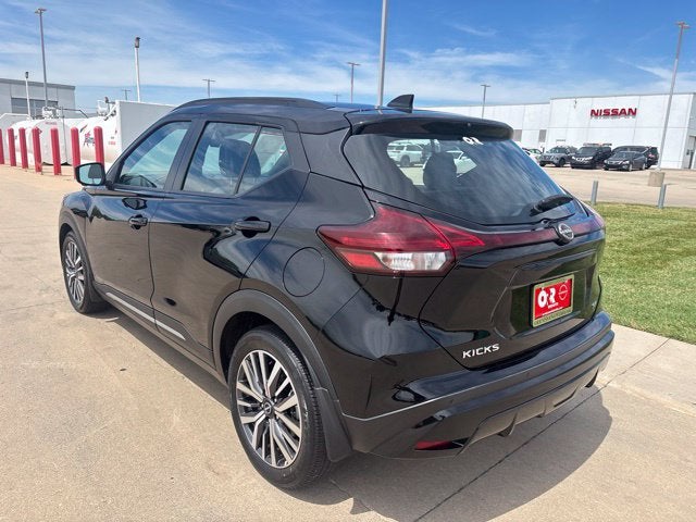 2023 Nissan Kicks SR