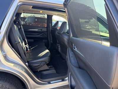 2023 INFINITI QX60 LUXE