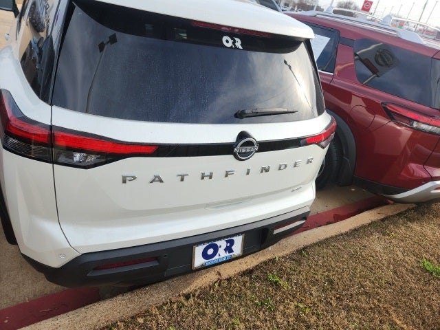 2024 Nissan Pathfinder SV