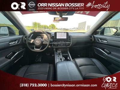 2025 Nissan Pathfinder SL