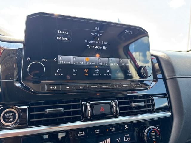 2024 Nissan Pathfinder SL