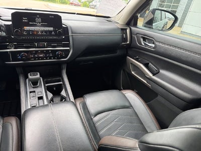 2024 Nissan Pathfinder Platinum