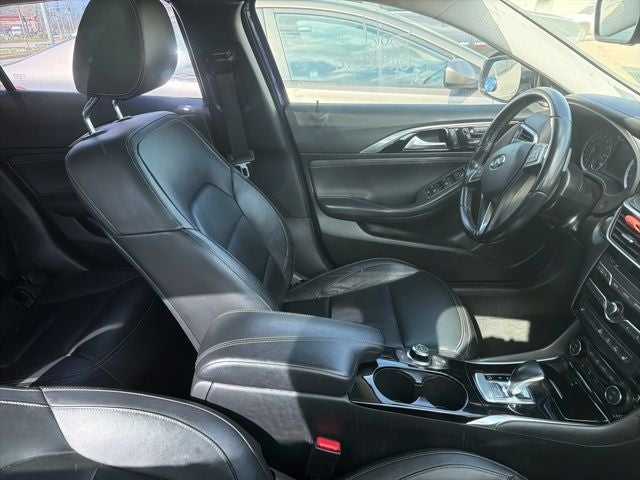 2018 INFINITI QX30 Premium